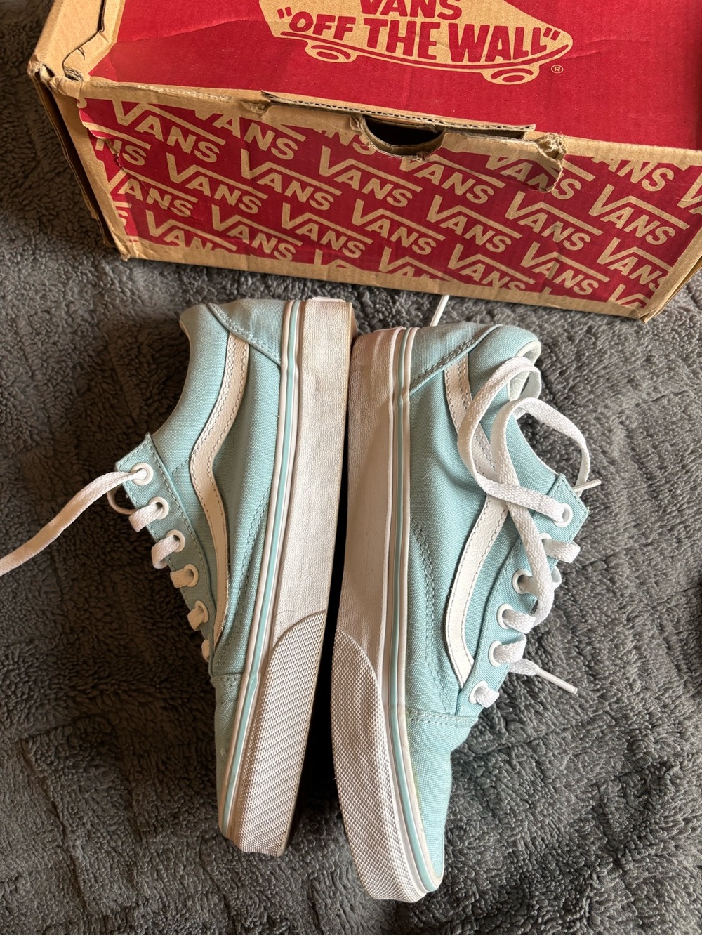 Vans Women’s Light Blue Canvas Low-Top Sneakers with White Stripe size 6, w Box